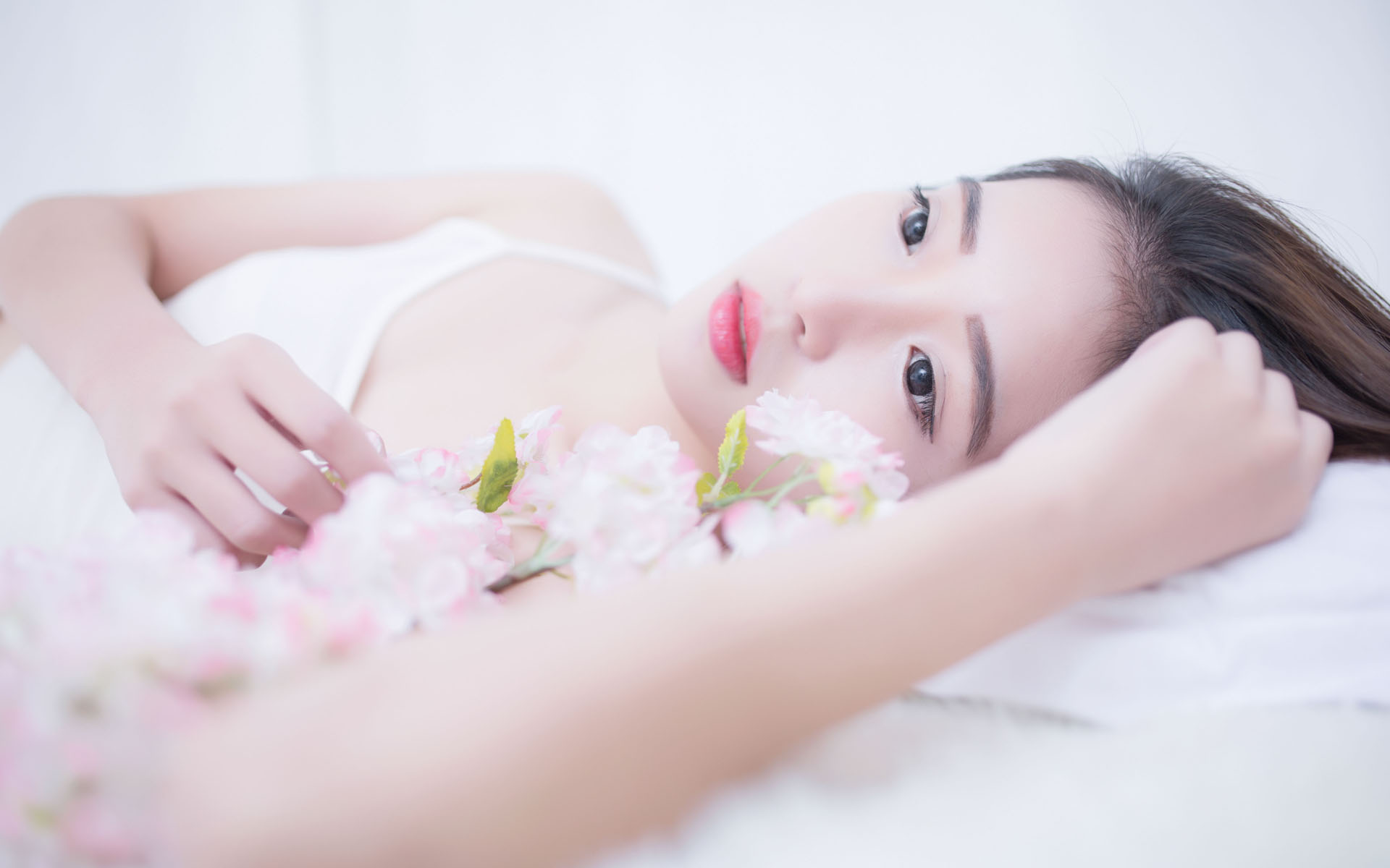 周剑大使接受斐济《今日》杂志书面专访